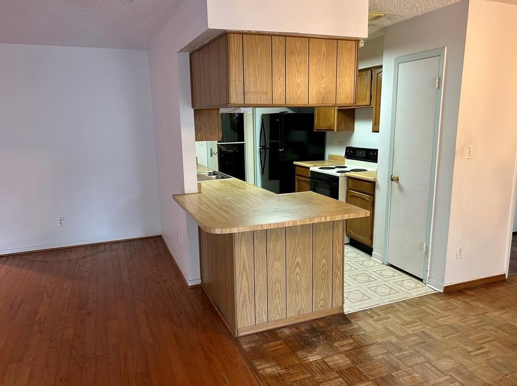 11103 Bellerive Dr, Houston TX  77072-1406 exterior