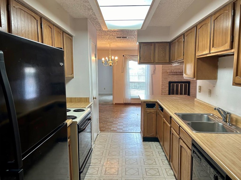 11103 Bellerive Dr, Houston TX  77072-1406 exterior