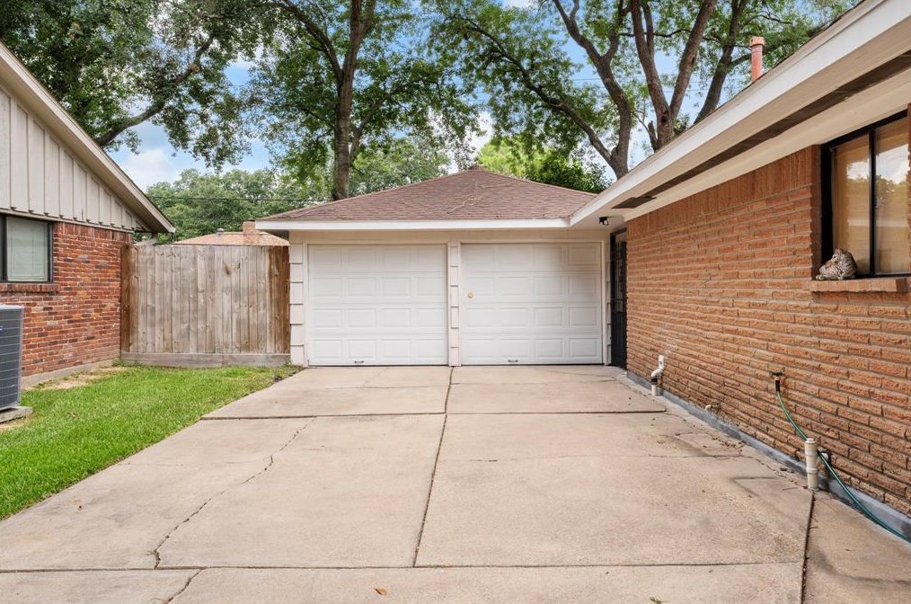 5458 Jackwood, Houston TX  77096-1108 exterior