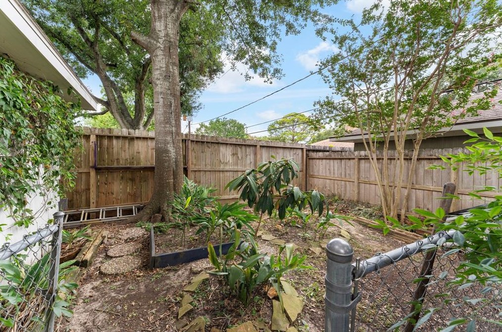 5458 Jackwood, Houston TX  77096-1108 exterior