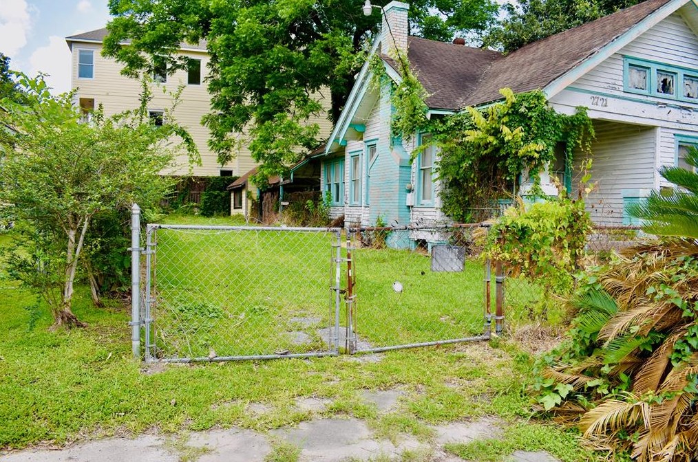2721 Morrison, Houston TX  77009-7615 exterior