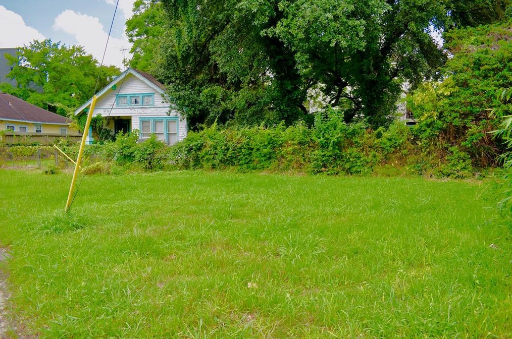2721 Morrison, Houston TX  77009-7615 exterior