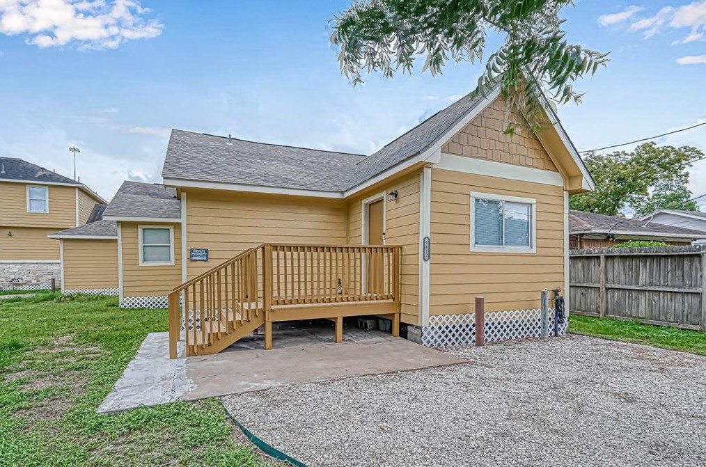 1412 Caplin St, Houston TX  77022-5707 exterior