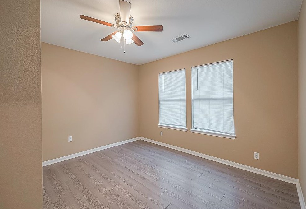 1412 Caplin St, Houston TX  77022-5707 exterior