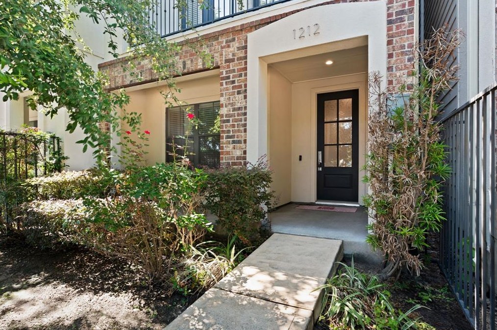 1212 Dallas St, Houston TX  77019-6908 exterior