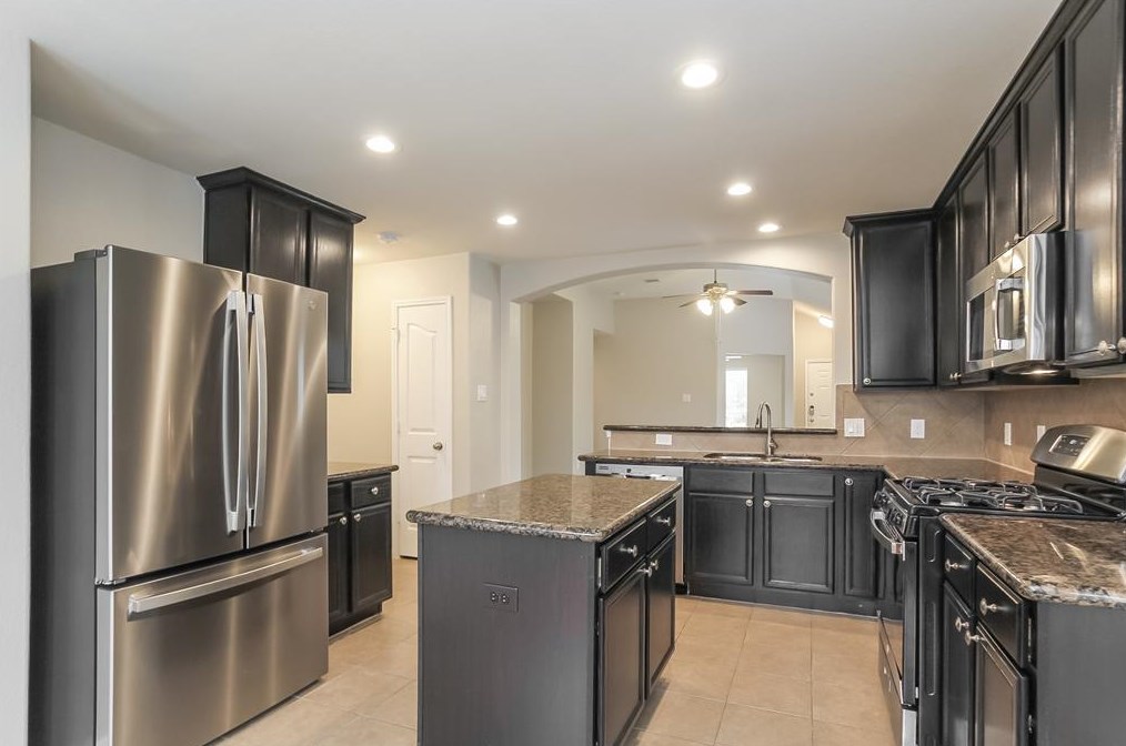 8330 Broadleaf Ave, Baytown TX  77521-5532 exterior