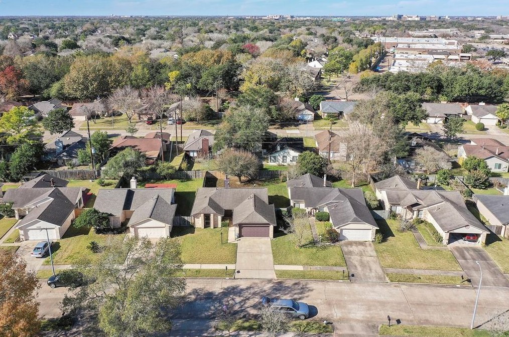 2602 Chimneystone Cir, Sugar Land TX  77479-1711 exterior