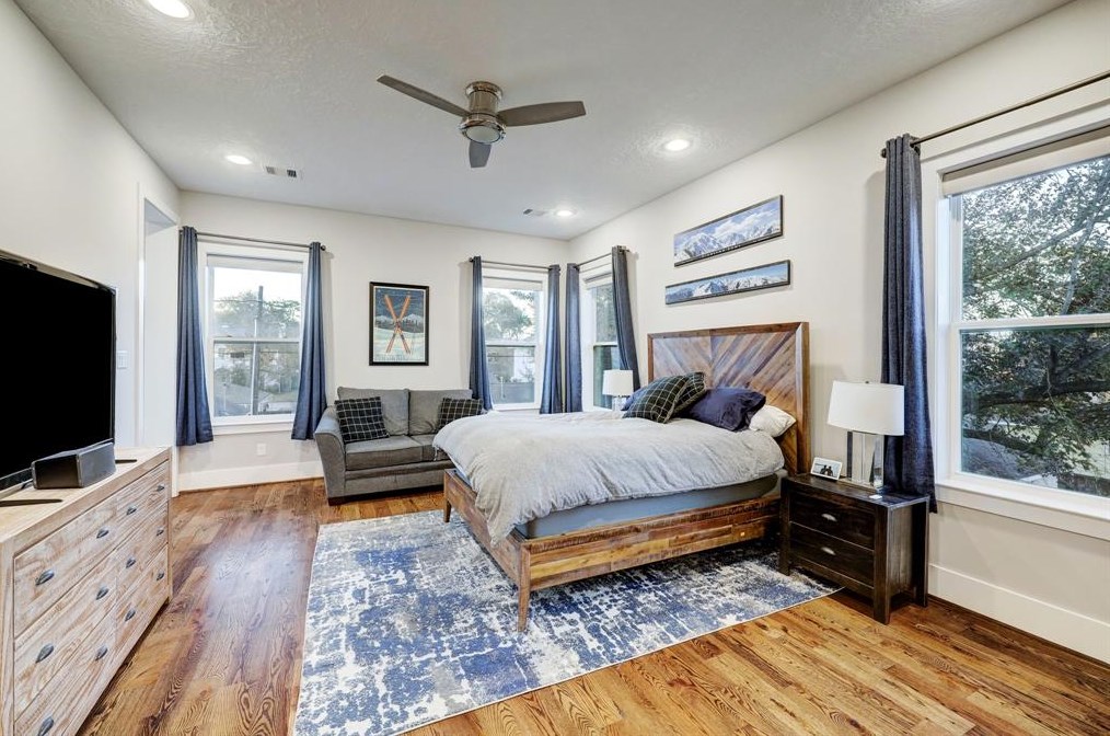 1910 Du Barry Ln, Houston TX 77018-5205 exterior