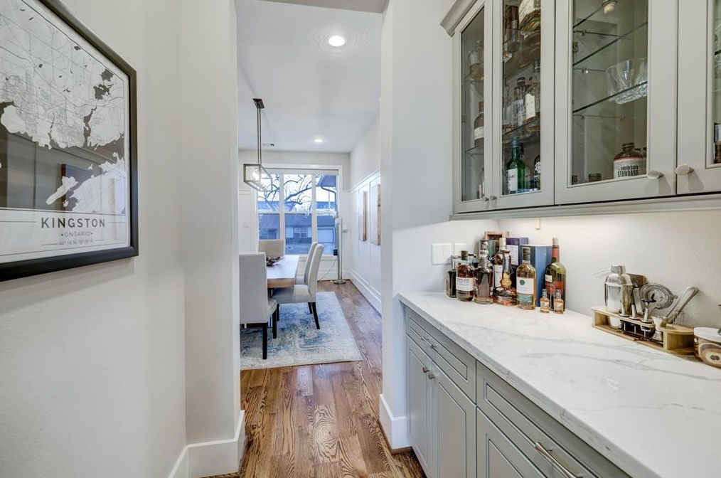 1910 Du Barry Ln, Houston TX 77018-5205 exterior