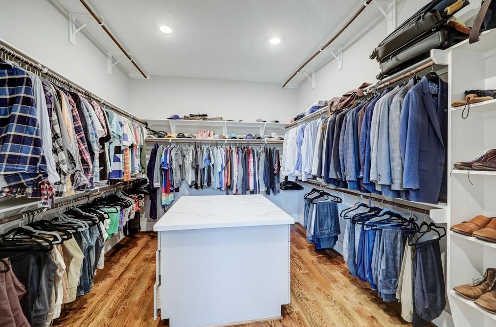 1910 Du Barry Ln, Houston TX 77018-5205 exterior