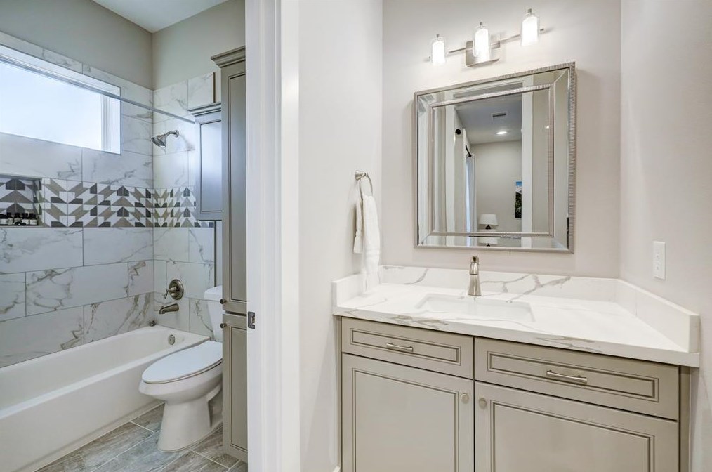 1910 Du Barry Ln, Houston TX 77018-5205 exterior