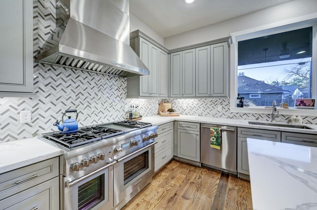 1910 Du Barry Ln, Houston TX 77018-5205 exterior