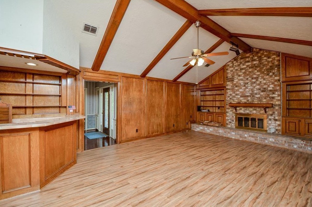 5602 Spanish Oak Dr, Houston TX  77066-2443 exterior