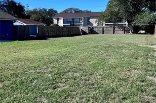 1809 E Bayshore Dr Dr, Palacios, TX 77465 - Photo 9