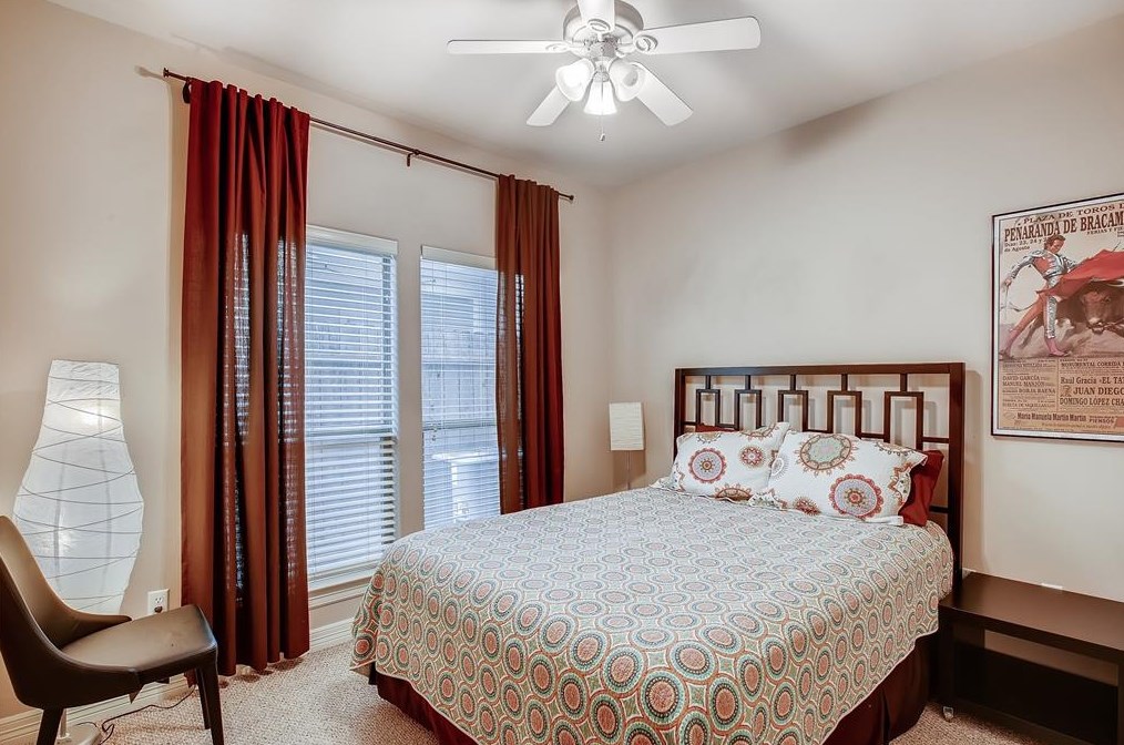 3890 Center St, Houston TX  77007-5842 exterior