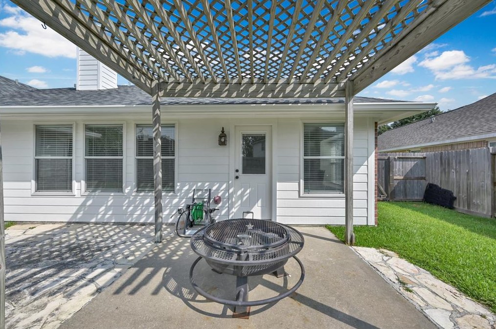 2211 Melanie Park Dr, Spring TX 77388-4184 exterior