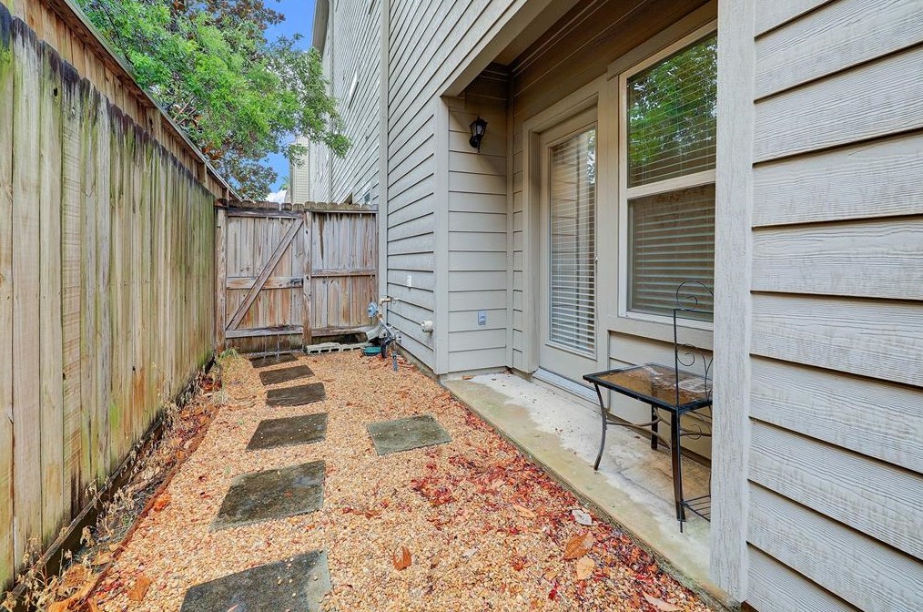 5524 Crooms St, Houston TX  77007-8214 exterior