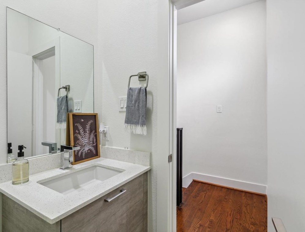 1215 Summer St, Houston TX  77007-4258 exterior