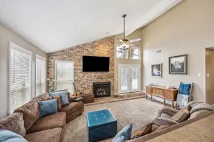 219 Briarwood Dr, Bellville, TX 77418 - Photo 3