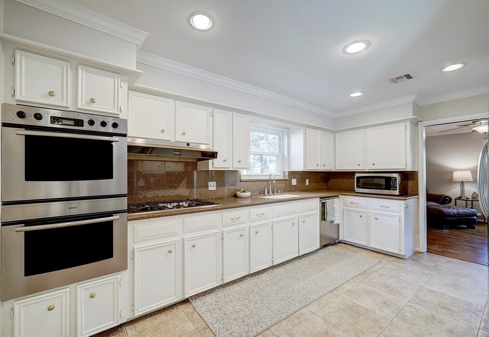 14203 Apple Tree Rd, Houston TX  77079-6601 exterior