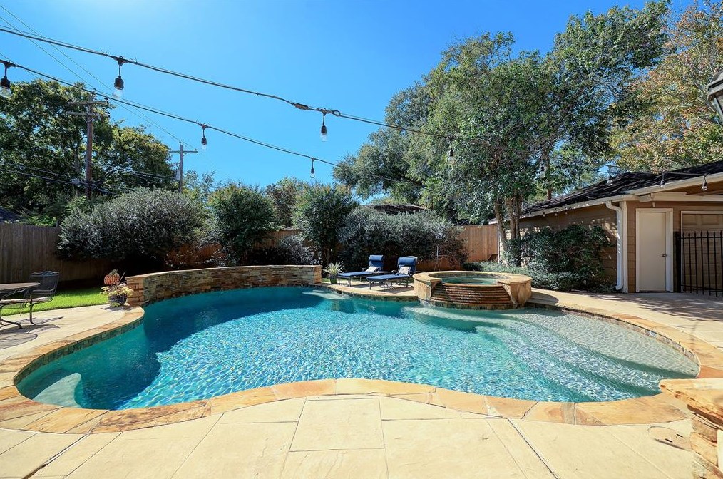 14203 Apple Tree Rd, Houston TX  77079-6601 exterior