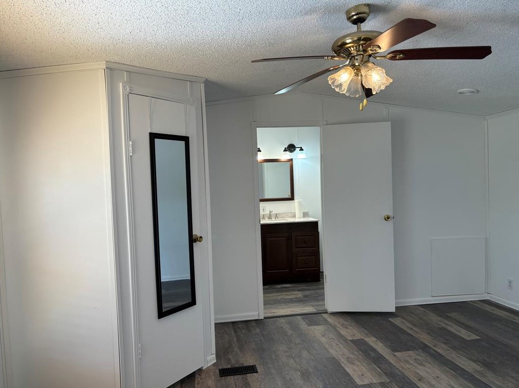 2127 Highway 30, Huntsville TX 77320-5467 exterior