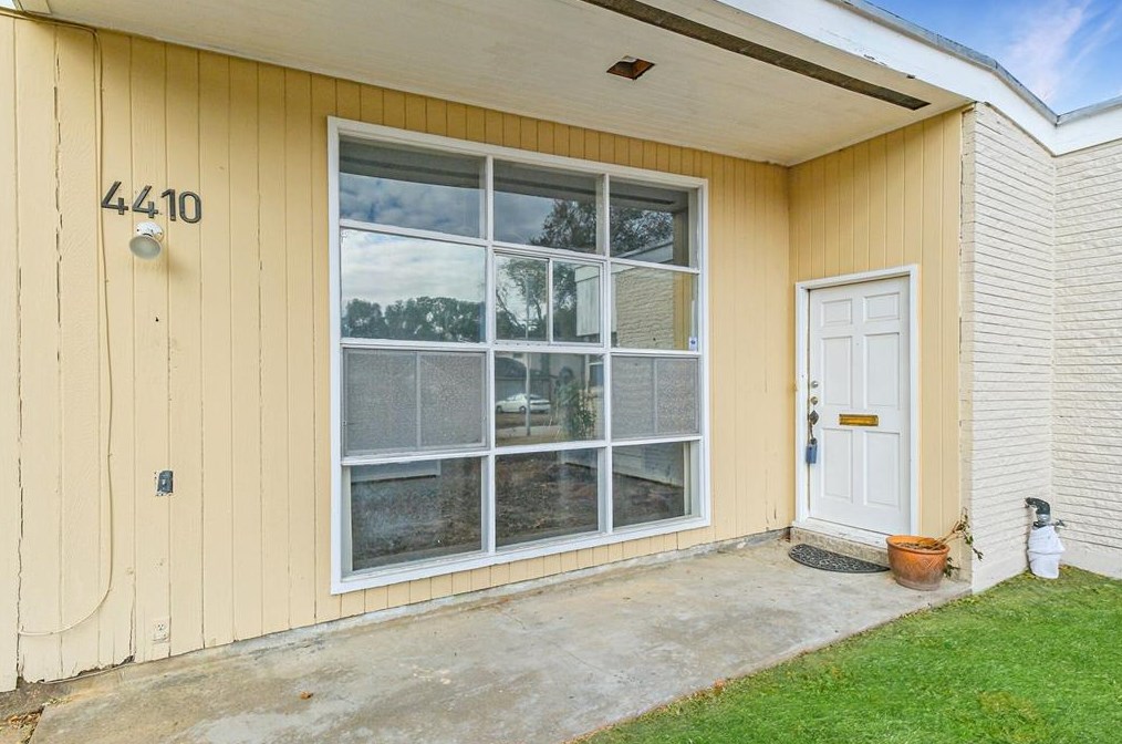 4410 Kingfisher Dr, Houston TX  77035-5110 exterior