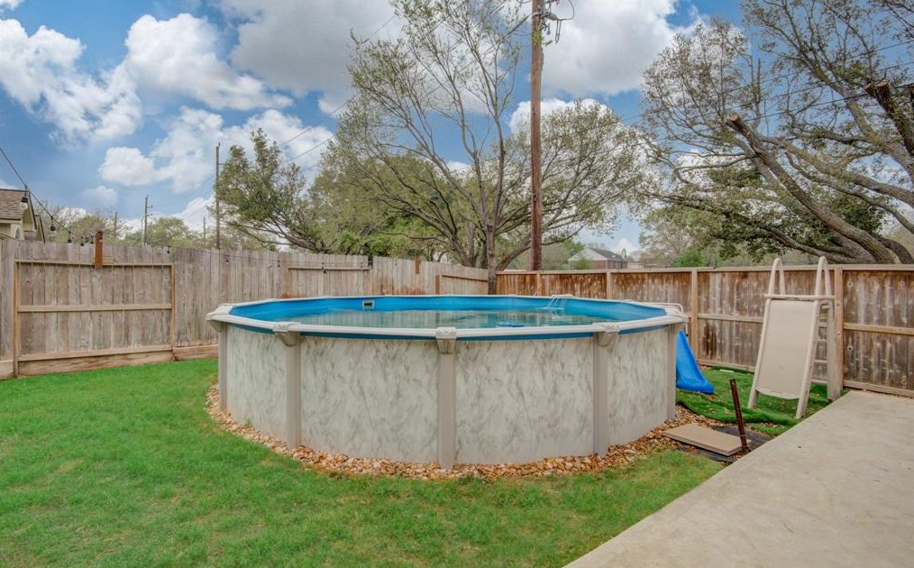 11414 Yorkshire Oaks Dr, Houston TX  77065-4933 exterior