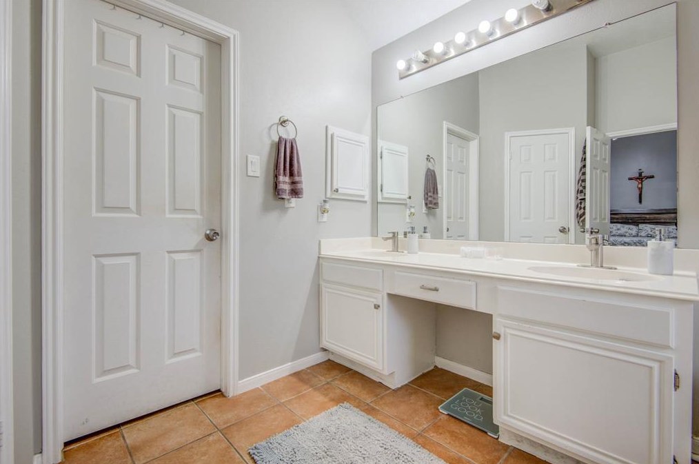 11414 Yorkshire Oaks Dr, Houston TX  77065-4933 exterior