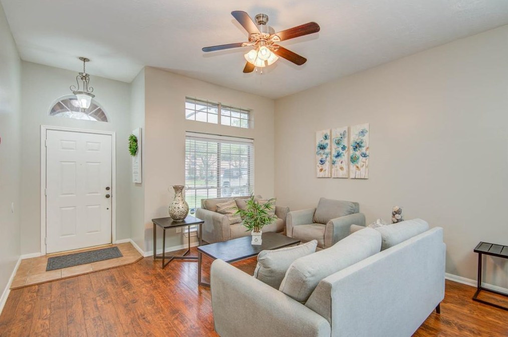 11414 Yorkshire Oaks Dr, Houston TX  77065-4933 exterior