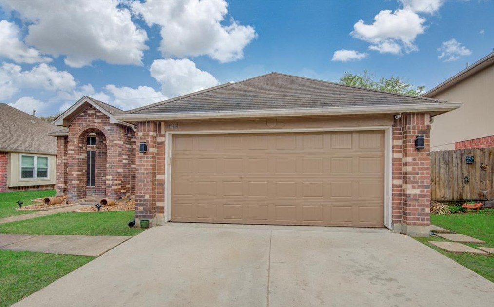 11414 Yorkshire Oaks Dr, Houston TX  77065-4924 exterior