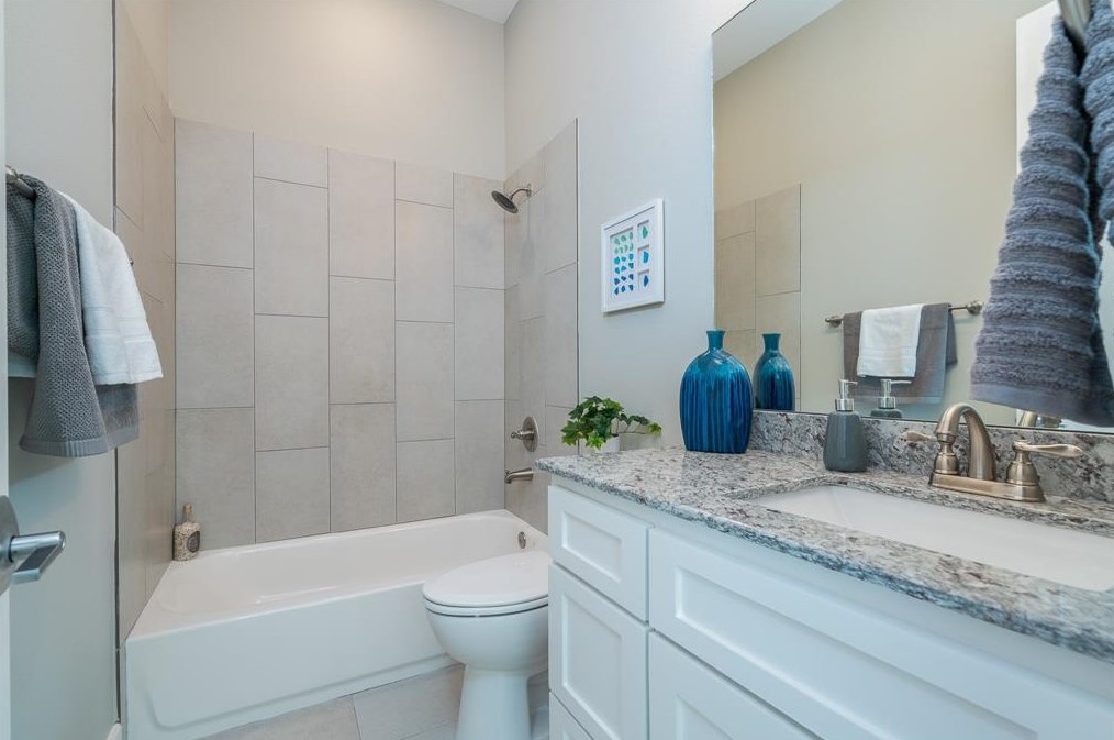 1228 Murrayhill Dr, Houston TX 77043-4240 exterior