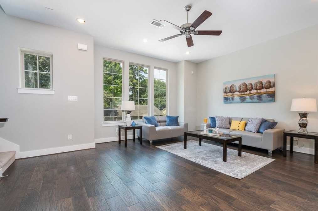 1228 Murrayhill Dr, Houston TX 77043-4240 exterior