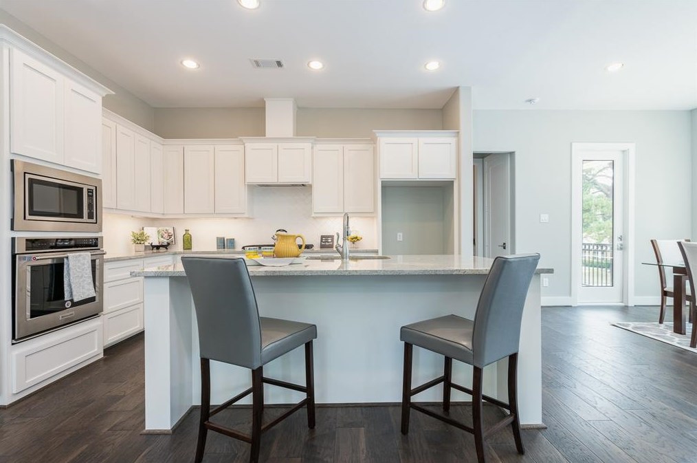 1228 Murrayhill Dr, Houston TX 77043-4240 exterior