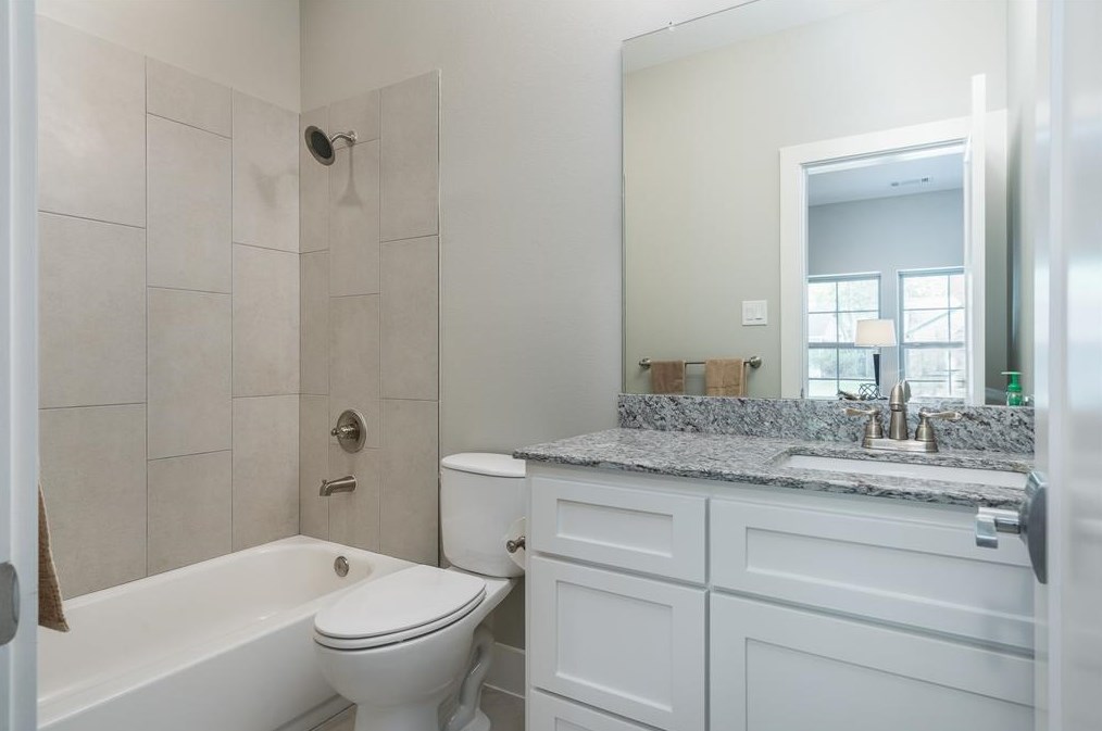 1228 Murrayhill Dr, Houston TX 77043-4240 exterior