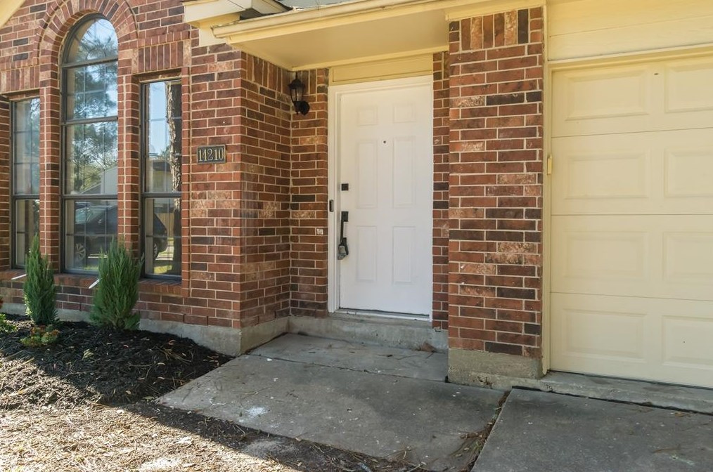 14210 Orchard Farms Ln, Houston TX  77062-2056 exterior