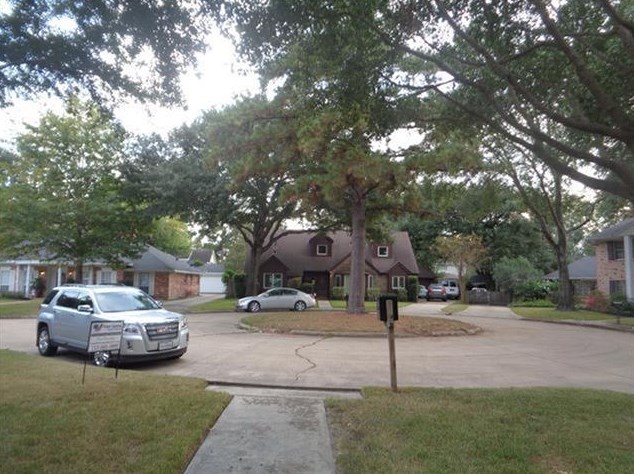 11430 Valley Stream Dr, Houston TX  77043-4625 exterior