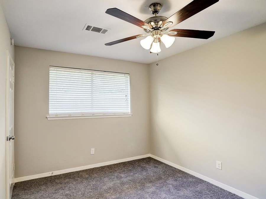 147 Greyfriar Dr, Houston TX  77037-2929 exterior