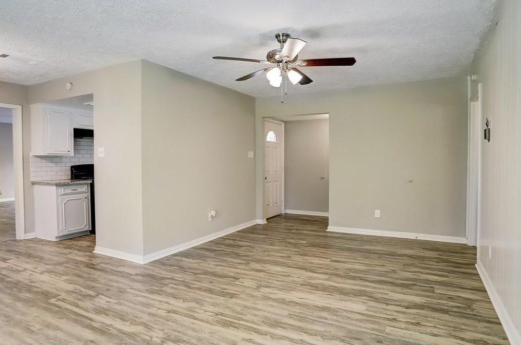 147 Greyfriar Dr, Houston TX  77037-2929 exterior