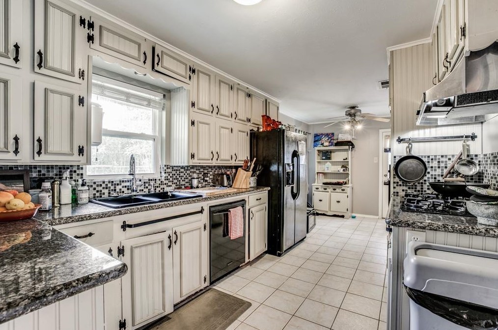 1329 Conrad Sauer, Houston TX 77043-4308 exterior