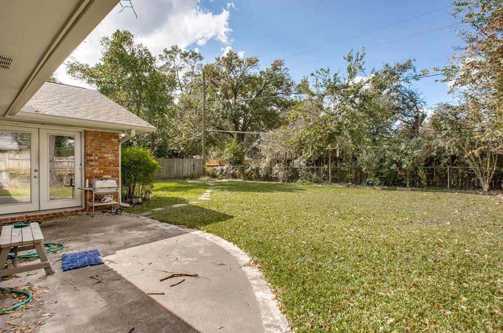 1329 Conrad Sauer, Houston TX 77043-4308 exterior