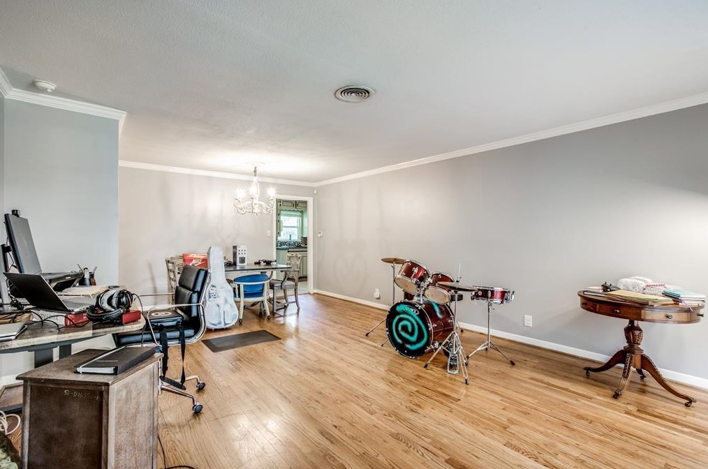 1329 Conrad Sauer, Houston TX 77043-4308 exterior