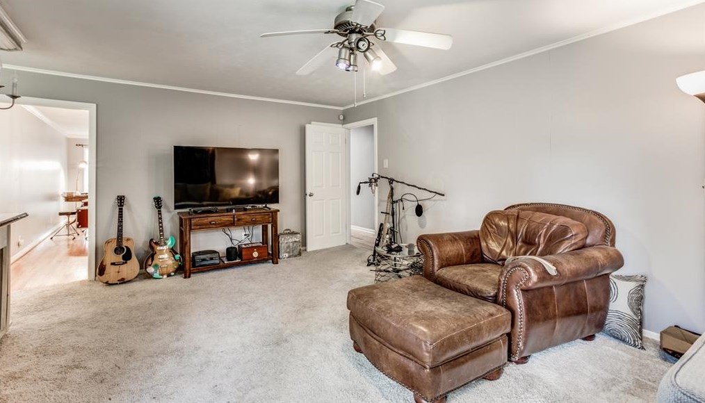 1329 Conrad Sauer, Houston TX 77043-4308 exterior