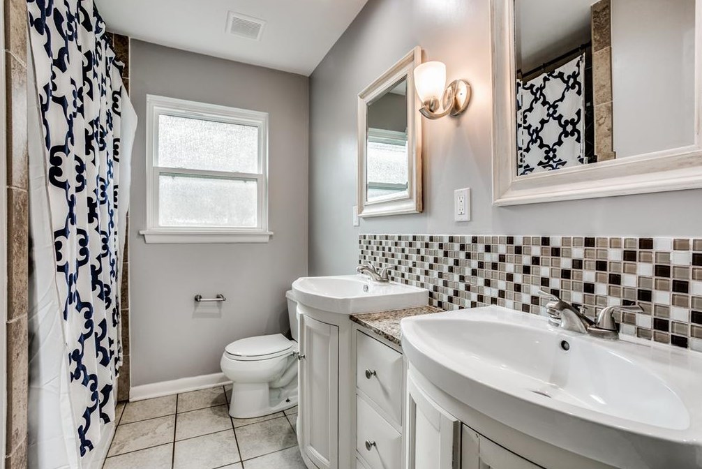 1329 Conrad Sauer, Houston TX 77043-4308 exterior