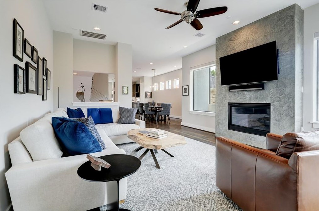1807 Main St, Houston TX  77009-8000 exterior