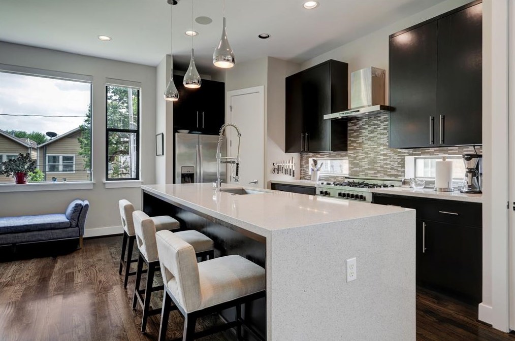 1807 Main St, Houston TX  77009-8000 exterior