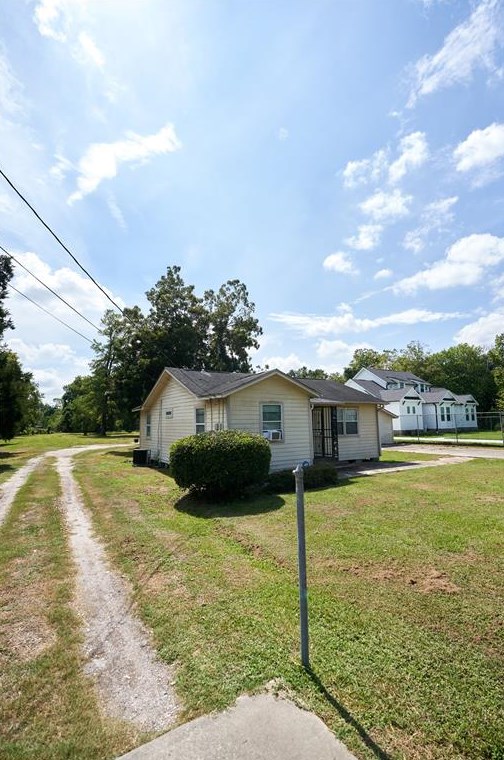 7412 Finch St, Houston TX  77028-3007 exterior