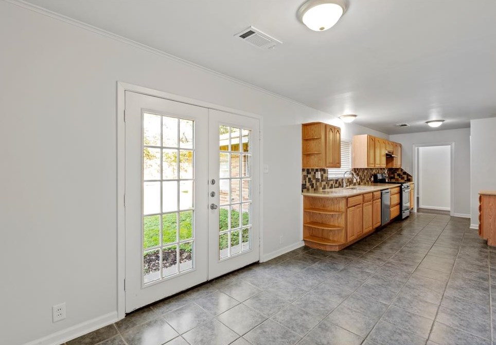 2206 Ansbury Dr, Houston TX  77018-7106 exterior