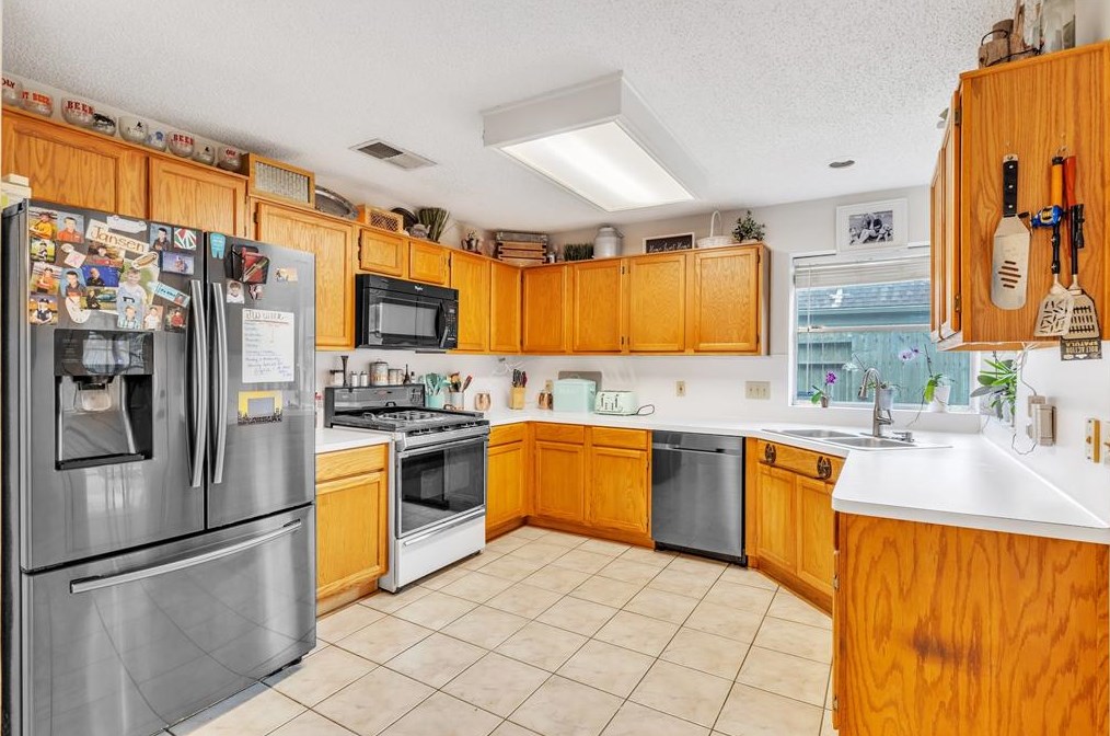 3908 Greenwood Dr, Pearland TX  77584-9259 exterior