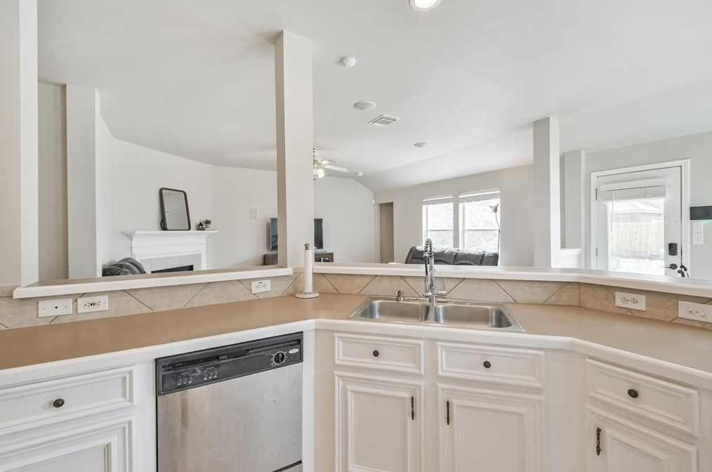 7143 Hot Crk Trce, Humble TX 77346-3097 exterior